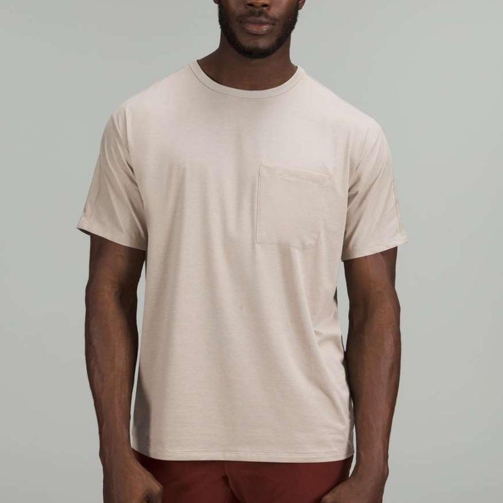 Lululemon men’s boxy pocket tee